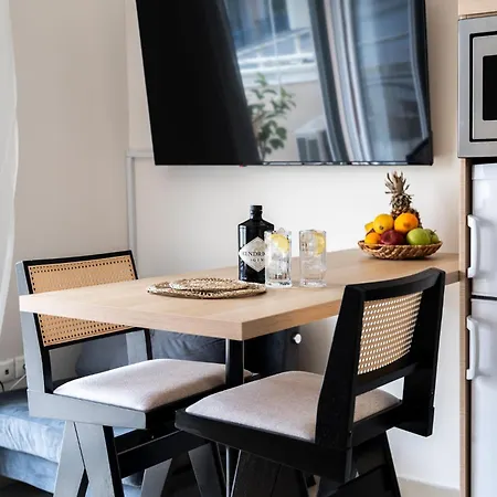 Pomegranate Luxury Penthouse Maisonette With Beautiful Terrace & Free Parking By Binobi ! Διαμέρισμα *