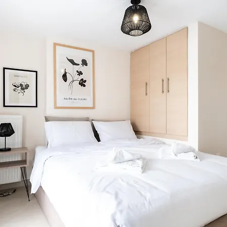 Pomegranate Luxury Penthouse Maisonette With Beautiful Terrace & Free Parking By Binobi ! Διαμέρισμα